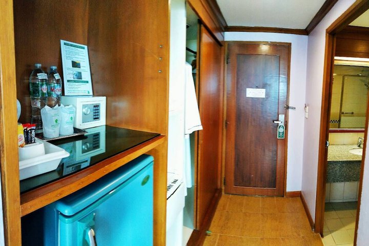 Room 10 of 66