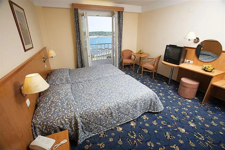 Room 2 of 15