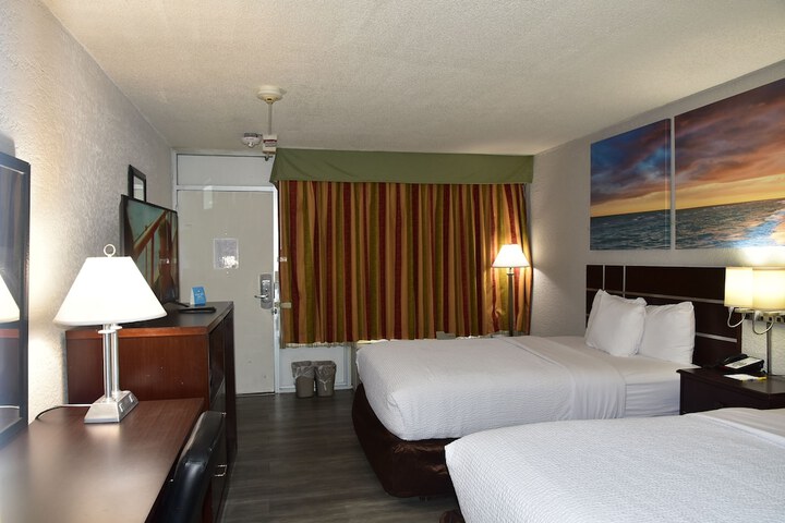 2 Double Beds (29 of 30)