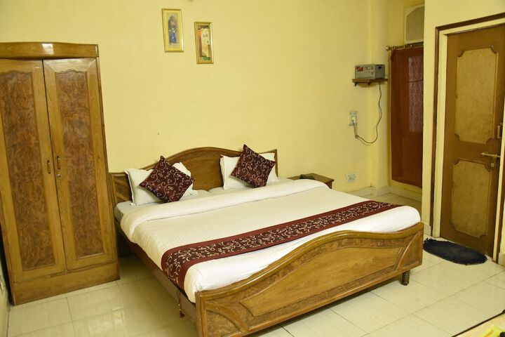 Room 8 of 19