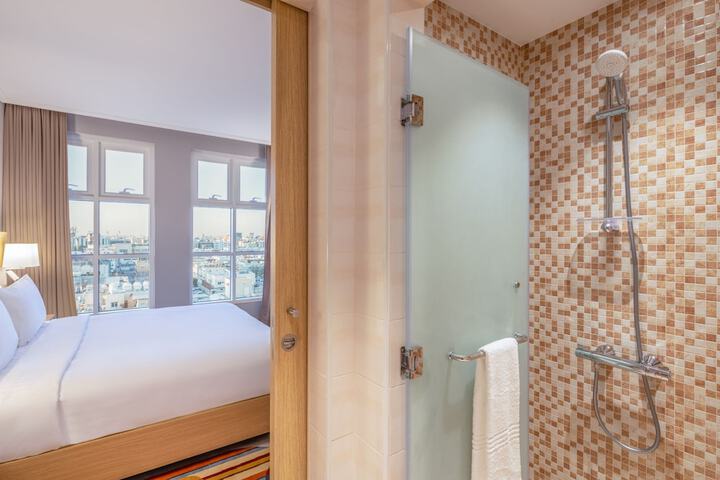 Room 30 of 41