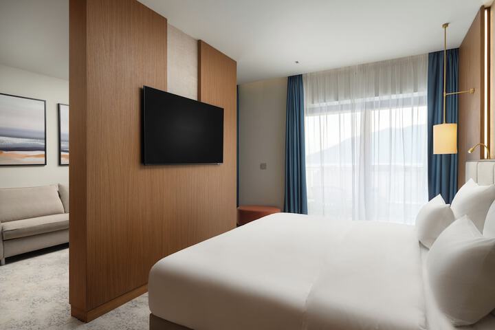 Room 33 of 148