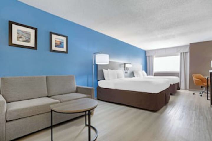 Room 43 of 213