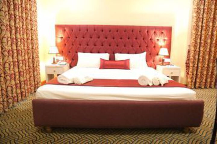Room 18 of 37