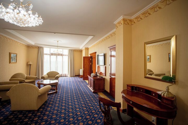 Room 82 of 143