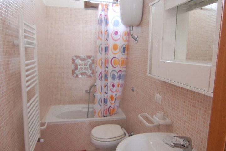 Room 10 of 19