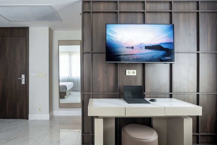 Room 12 of 63