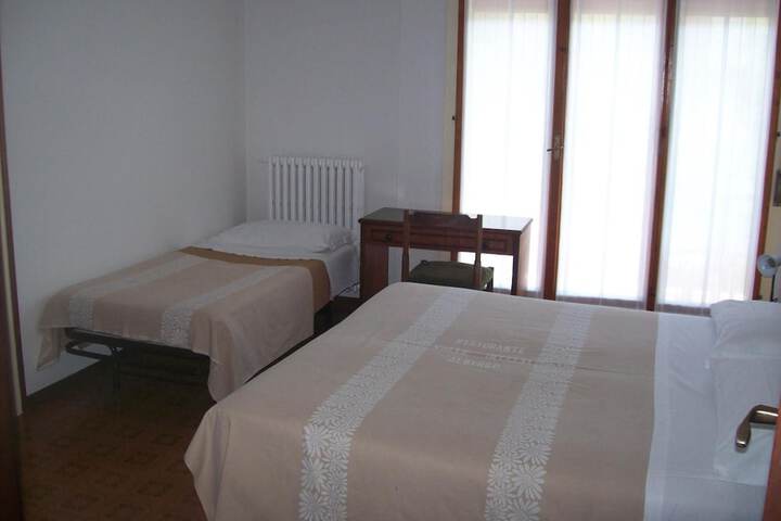 Room 15 of 48