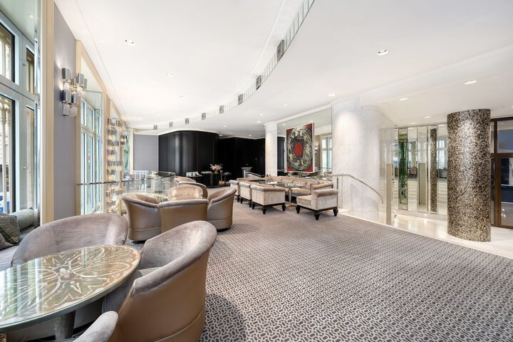 Lounge 108 of 122