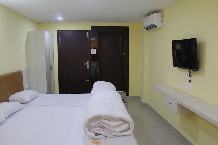 Room 20 of 33