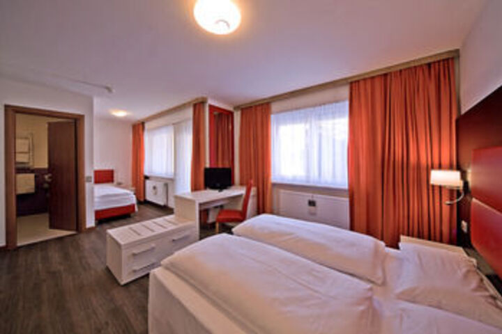 Room 25 of 68