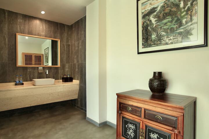 Room 30 of 43