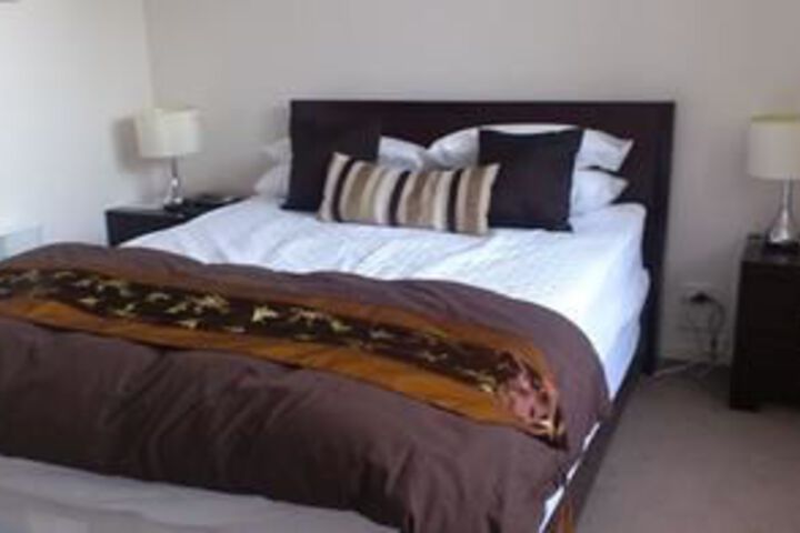 Room 7 of 12