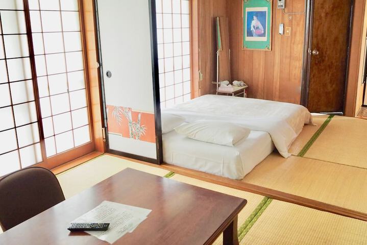 Room 18 of 68