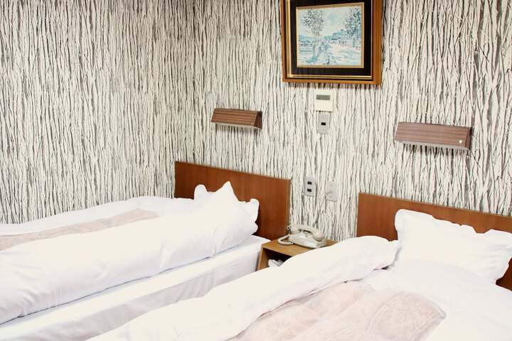 Room 9 of 85