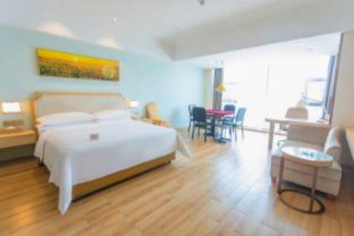 Room 16 of 18