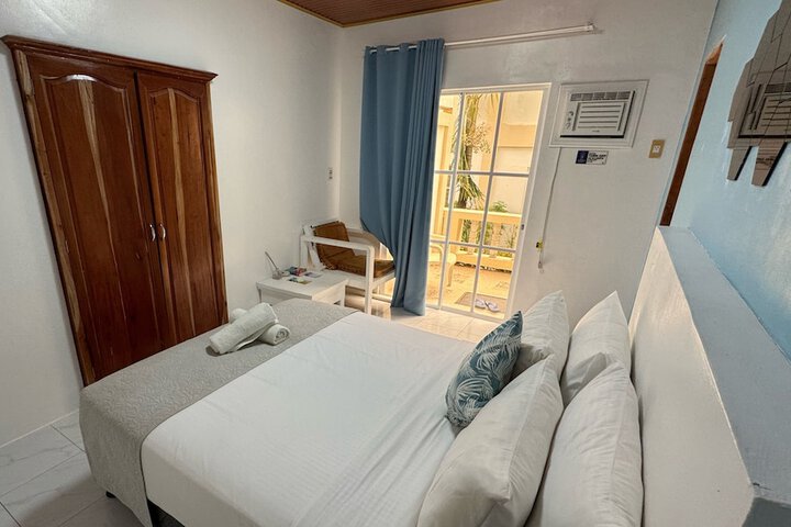 Room 28 of 65