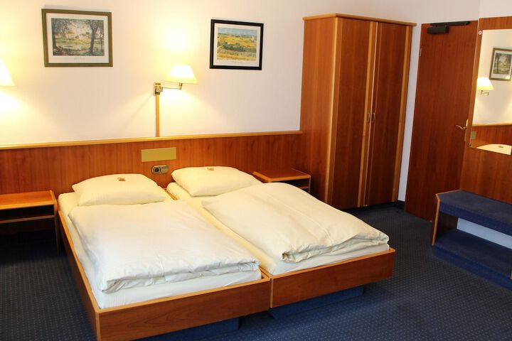 Room 11 of 31