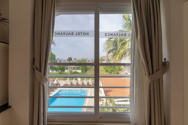 Room 26 of 178