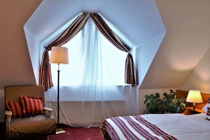 Room 5 of 45