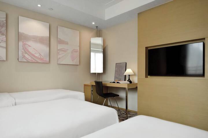Room 4 of 39