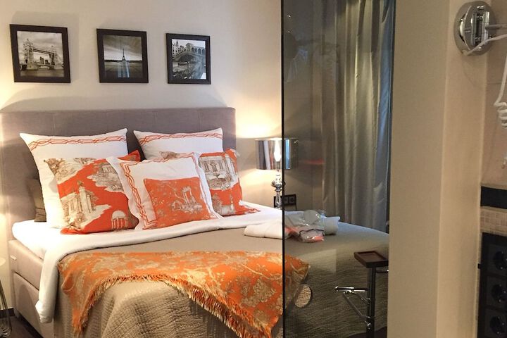 Room 6 of 37