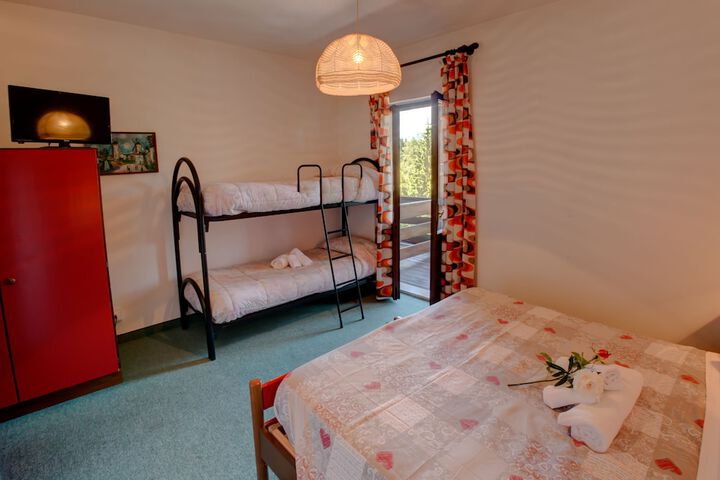 Room 6 of 18