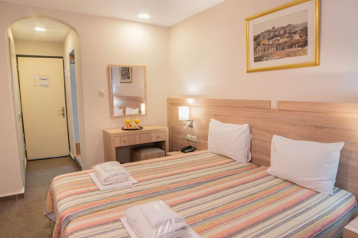 Room 56 of 120