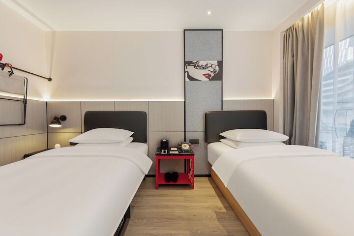 Room 46 of 96