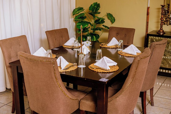Dining 14 of 25