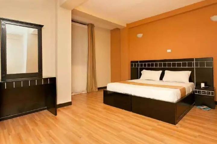 Room 9 of 11