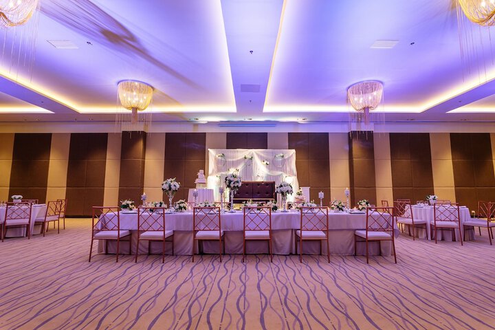 Ballroom/Hall 80 of 91