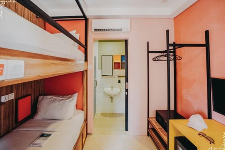 Room 33 of 65