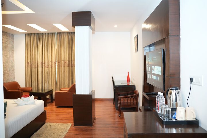 Room 21 of 34