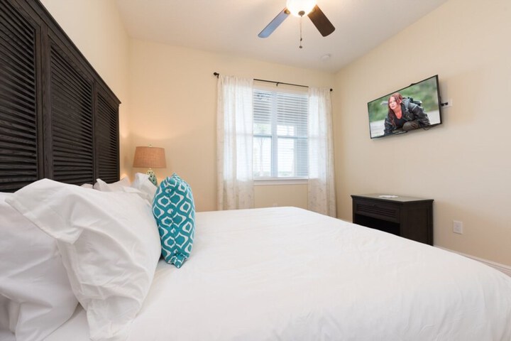 Room 4 of 36