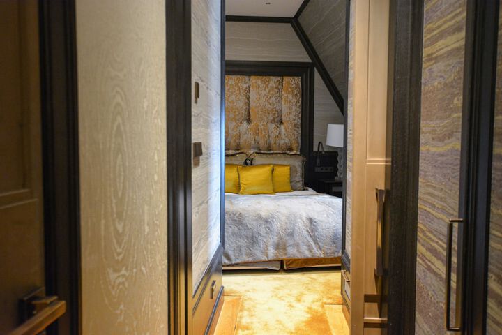 Room 8 of 87