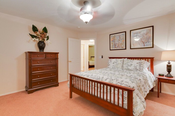 Room 3 of 37