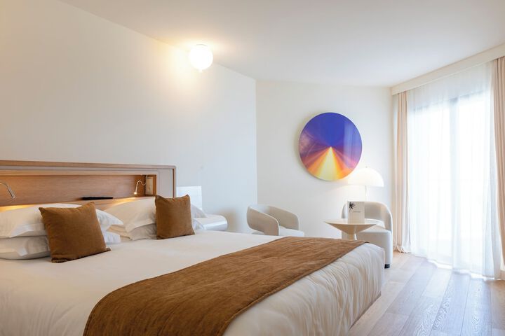 Room 27 of 60