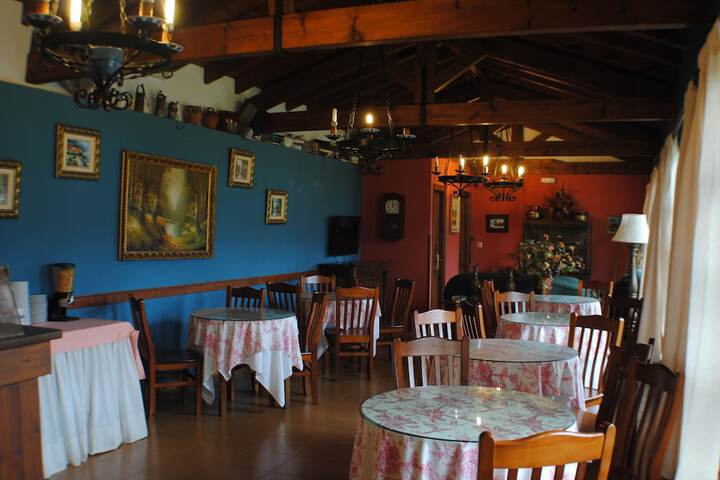 Dining 40 of 65