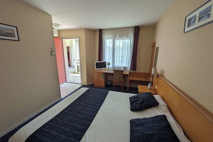 Room 14 of 38