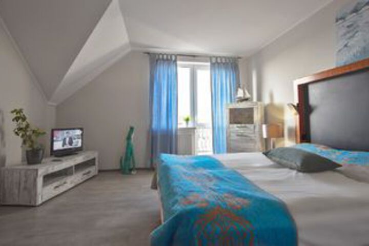 Room 7 of 18