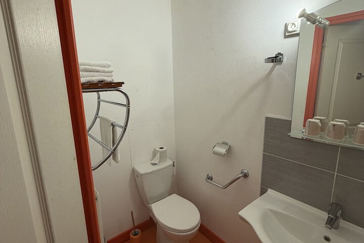 Room 22 of 42
