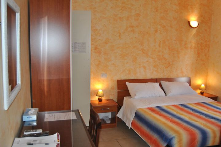 Room 5 of 38