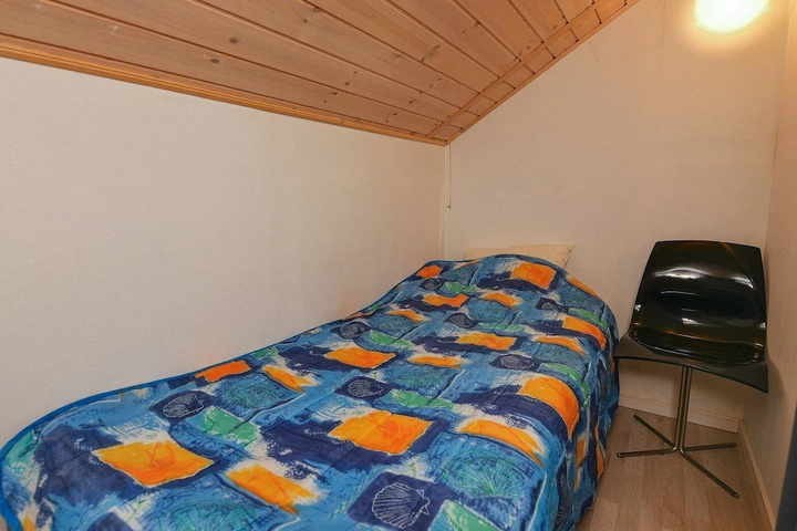 Room 4 of 18