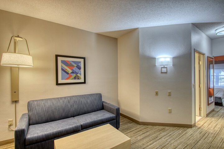 1 King Bed Suite Sofa Bed (3 of 30)