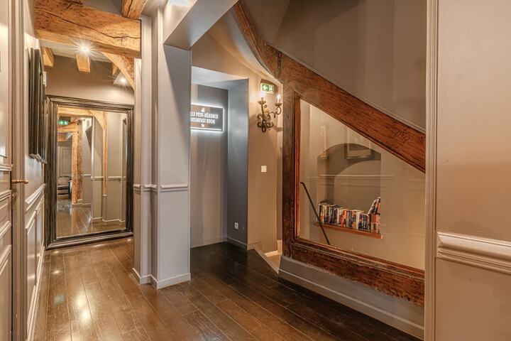 Guest Lobby