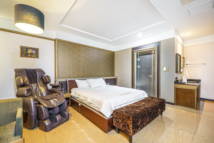 Room 55 of 58