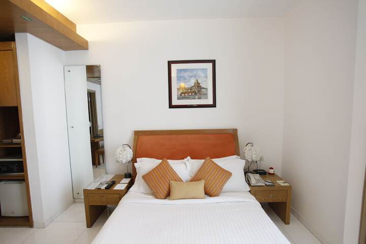 Room 7 of 49