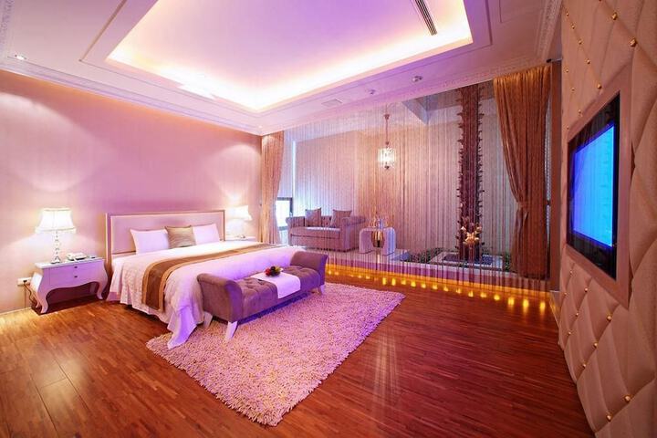 Room 18 of 29