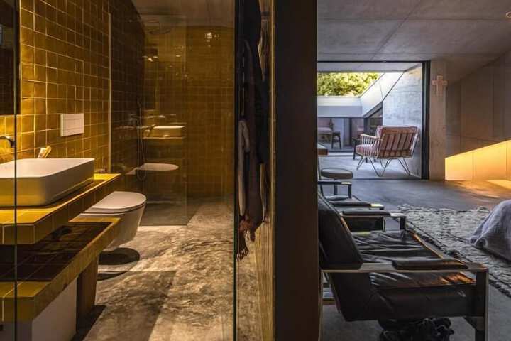 Room 52 of 68